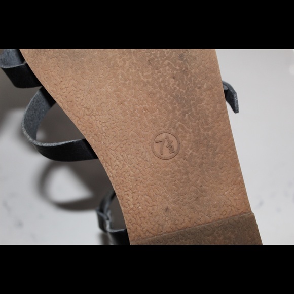 Sandals ! - Picture 2 of 3